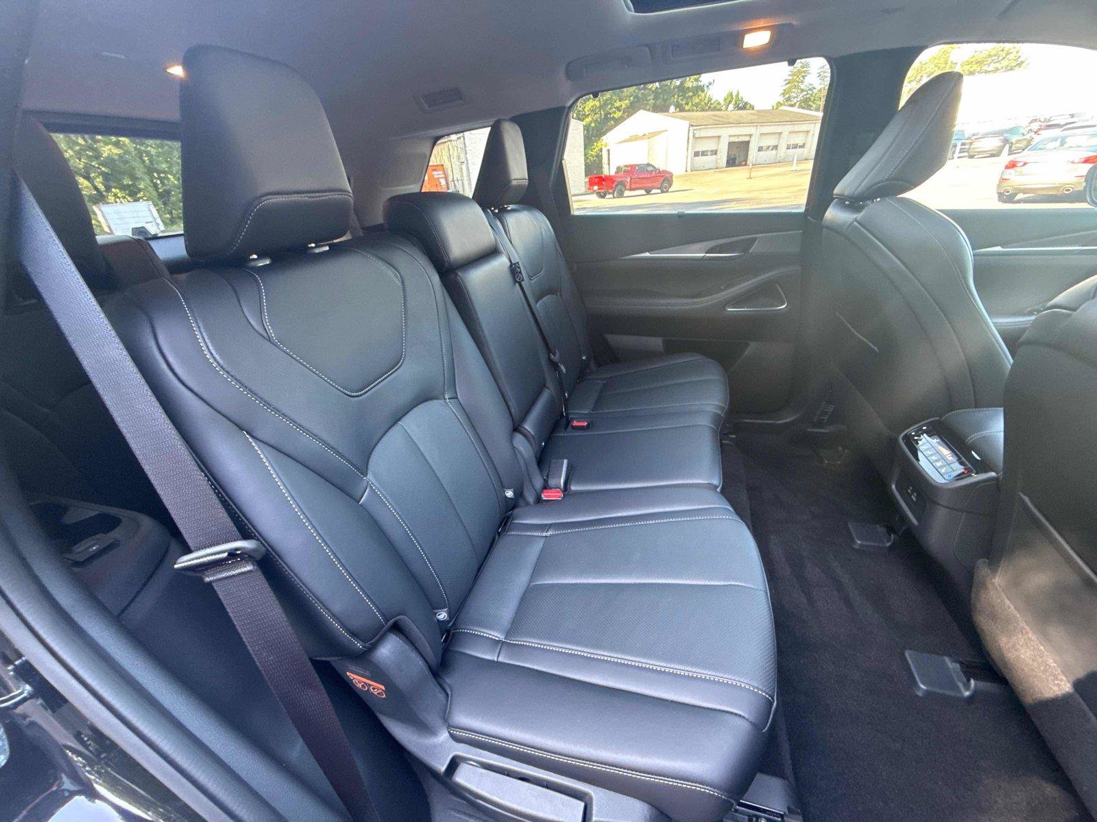 Used 2025 INFINITI QX60 Luxe w/ Cargo Package FWD image 28