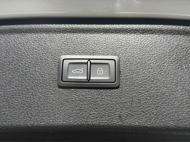 Used 2024 Audi Q5 e Premium Plus w/ Premium Plus Package AWD/4WD image 42
