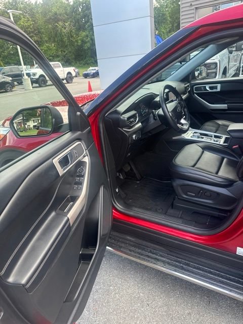 Used 2022 Ford Explorer XLT w/ Equipment Group 202A AWD/4WD image 16