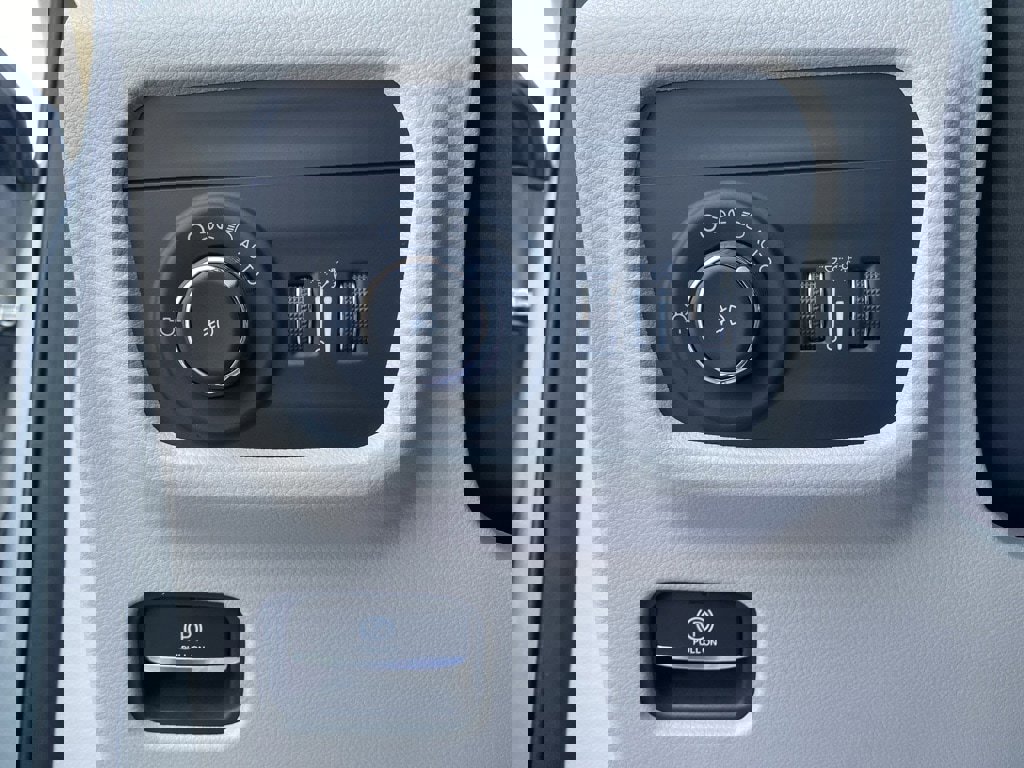 Used 2022 Jeep Grand Cherokee Overland image 36