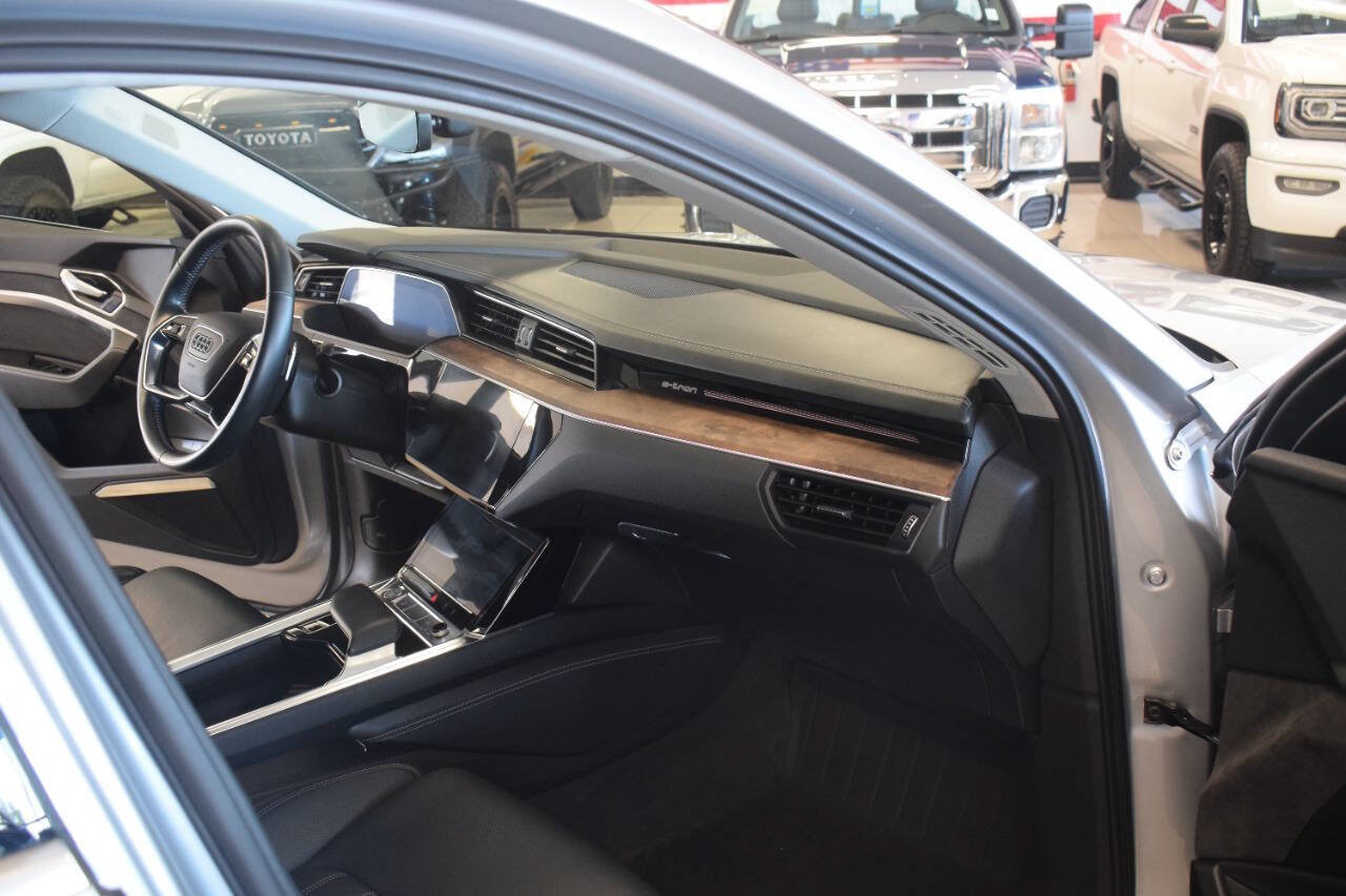 Used 2019 Audi e-tron Prestige w/ Prestige Package AWD/4WD image 46