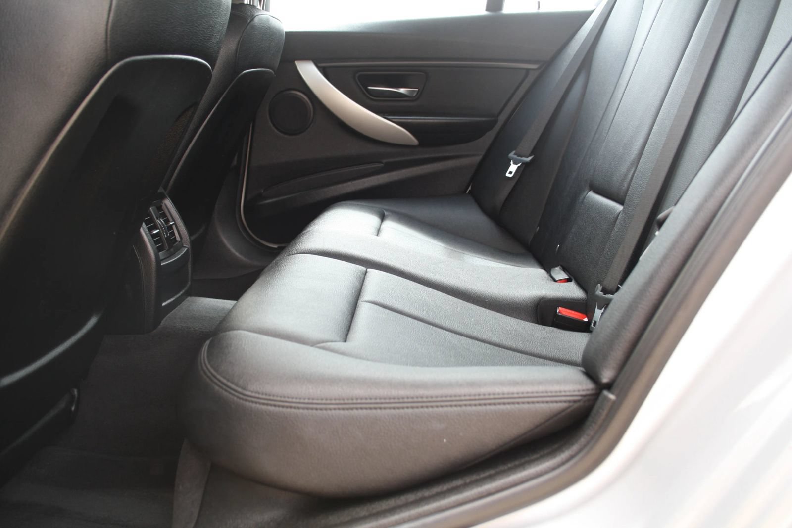 Used 2014 BMW 320i Sedan RWD image 18