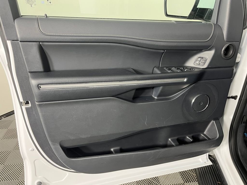 Used 2024 Ford Expedition XLT image 10