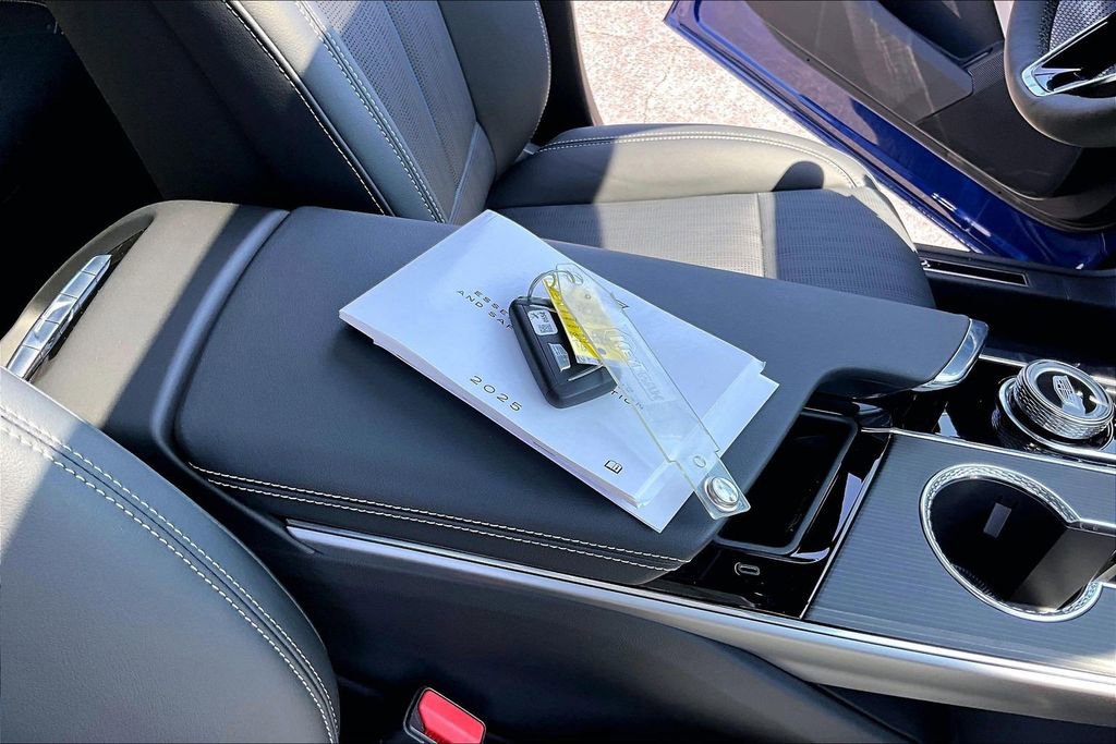 Used 2025 Cadillac Lyriq Sport image 35