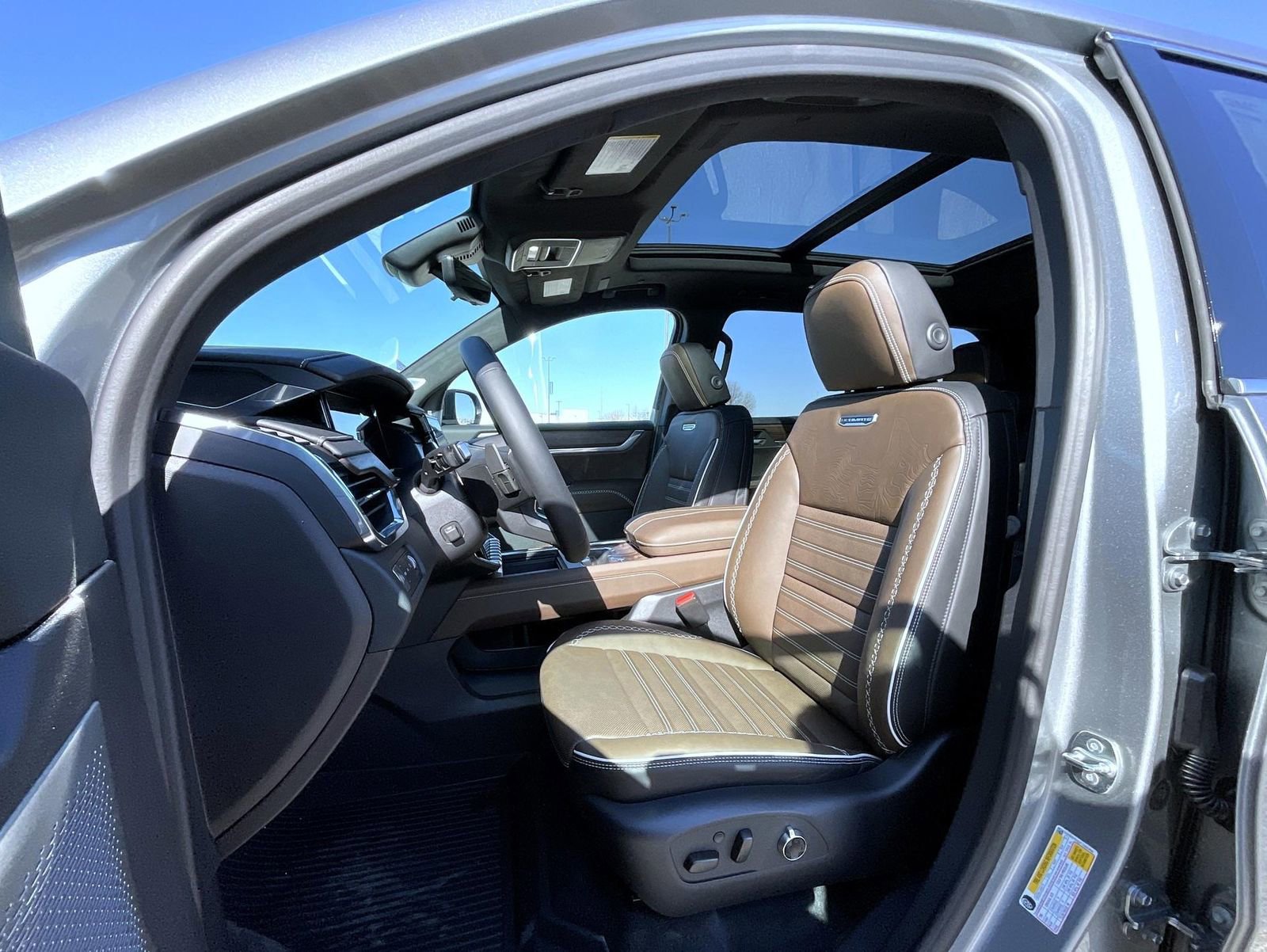 New 2026 GMC Acadia Denali Ultimate w/ LPO, Floor Liner Package image 10