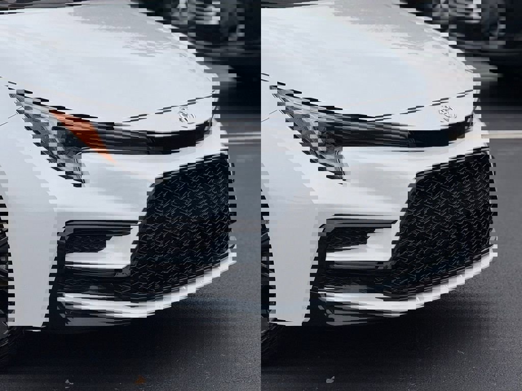 Used 2023 Toyota Corolla SE w/ SE Premium Package image 6