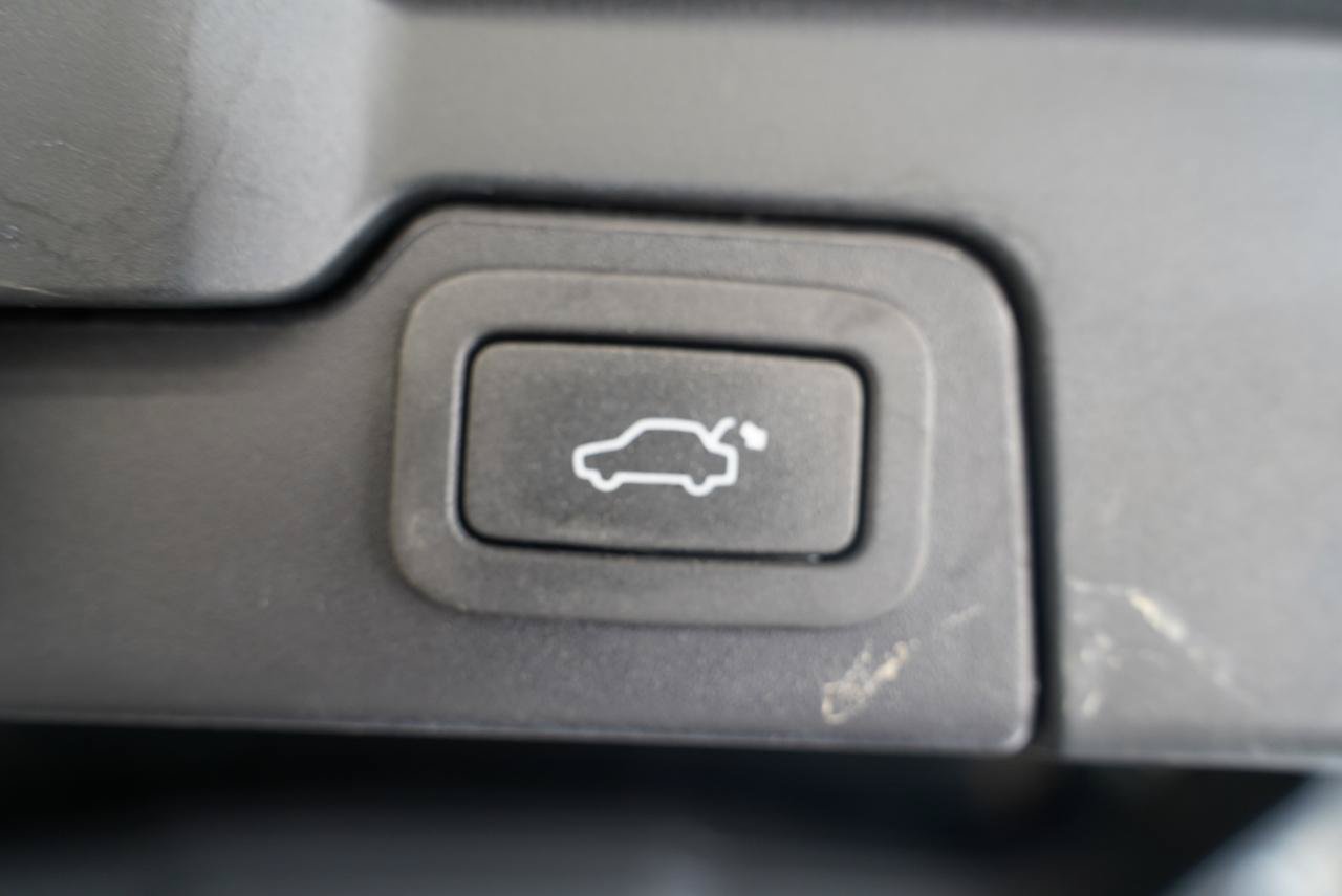 Used 2018 Land Rover Range Rover Evoque SE Premium AWD/4WD image 37