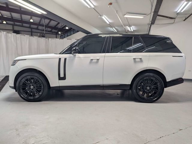 Used 2023 Land Rover Range Rover SE image 24