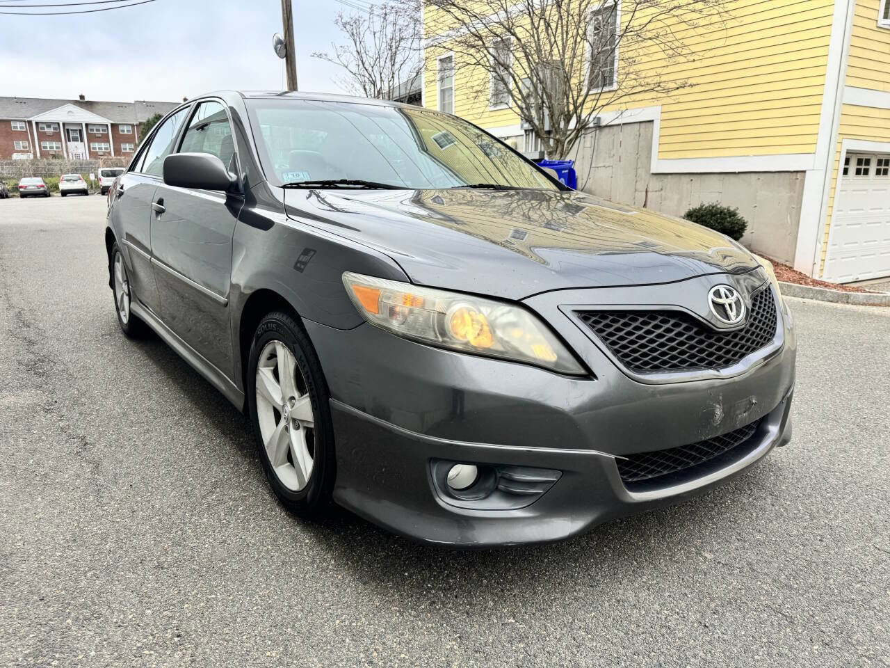 Used 2011 Toyota Camry SE w/ SE Extra-Value Pkg #1 FWD image 2