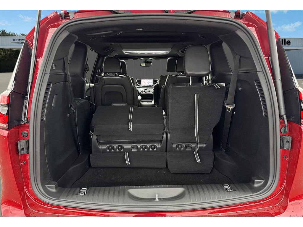 New 2026 Chrysler Pacifica Limited w/ S Appearance Package image 9