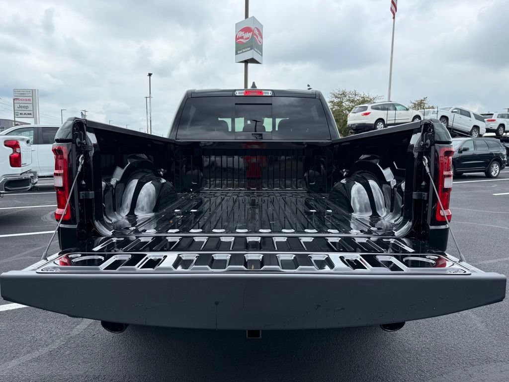 New 2026 RAM 1500 Express AWD/4WD image 18