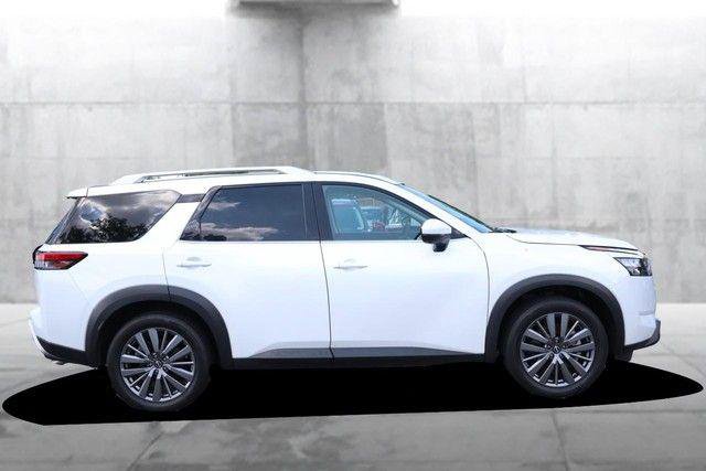 Used 2025 Nissan Pathfinder SL w/ SL Premium Package FWD image 5