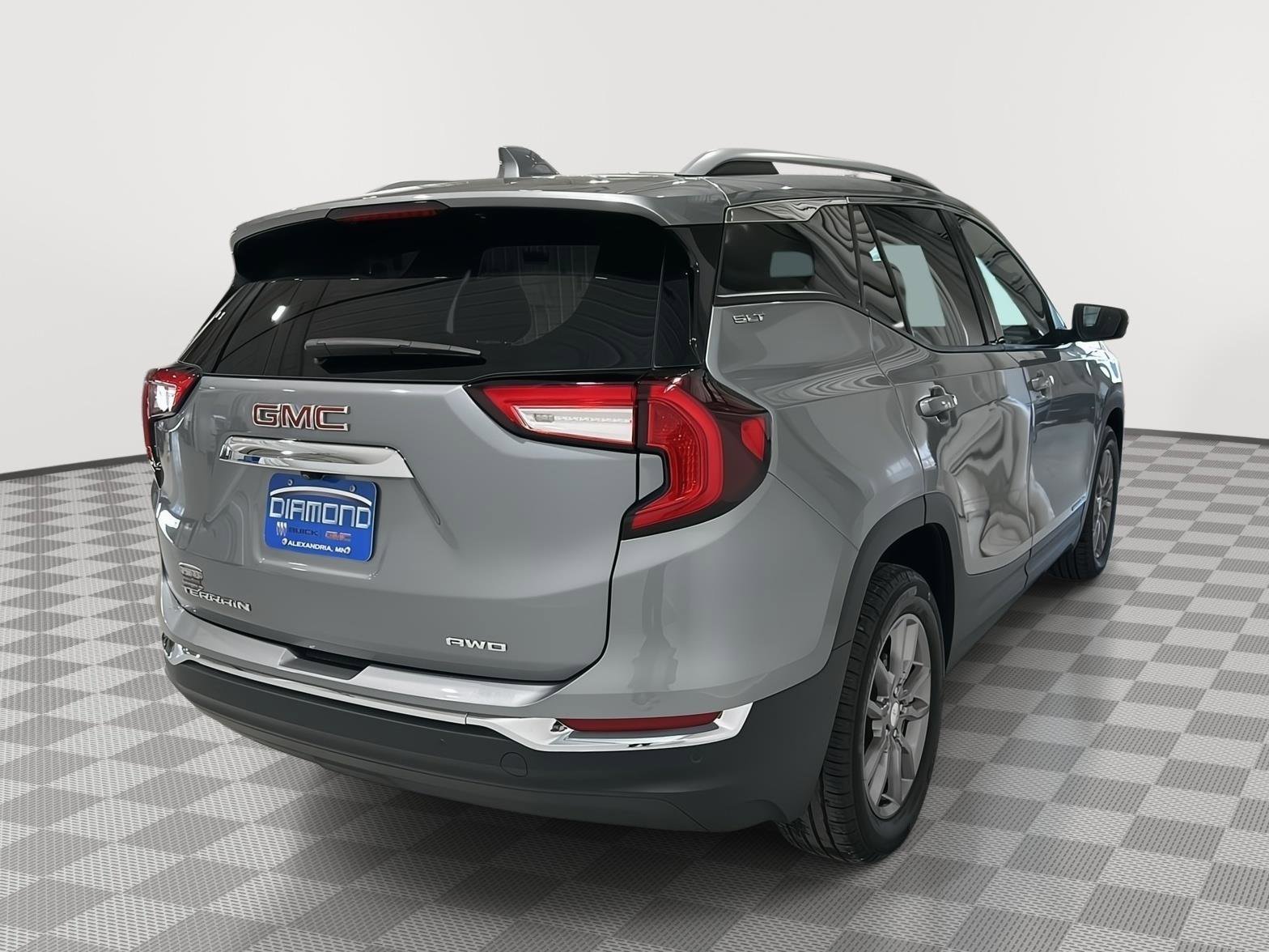 Used 2024 GMC Terrain SLT w/ Infotainment Package II image 5