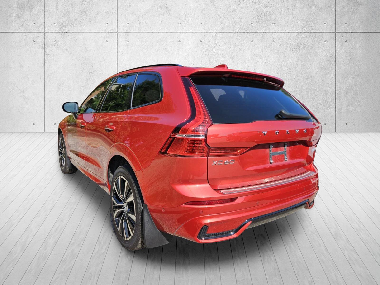 Used 2023 Volvo XC60 B5 Plus w/ Protection Package Premier AWD/4WD image 9