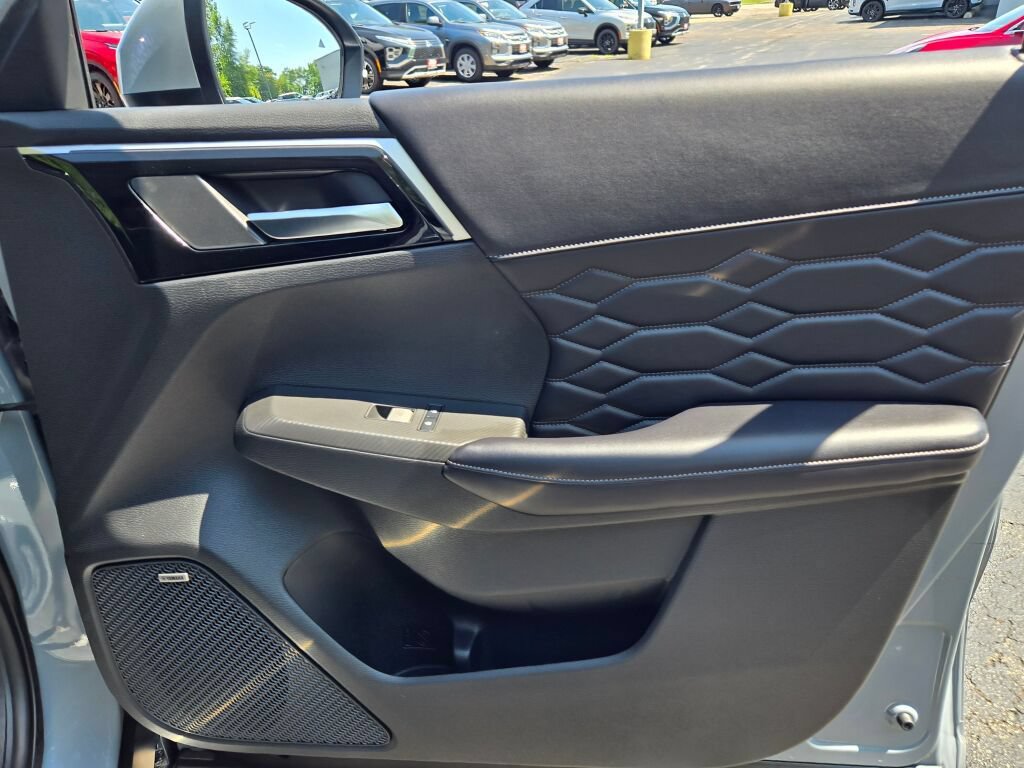 New 2026 Mitsubishi Outlander SEL AWD/4WD image 6