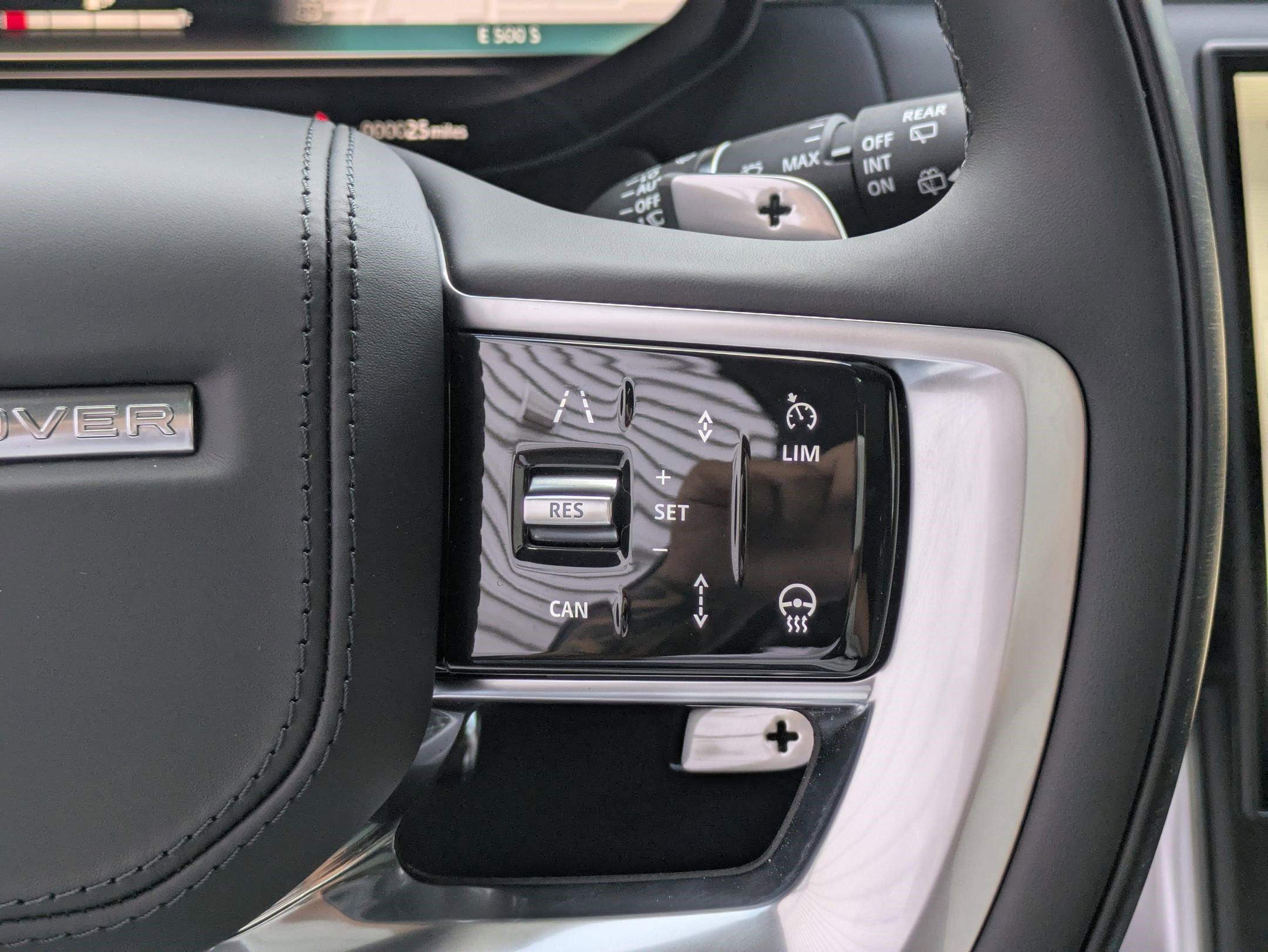 New 2025 Land Rover Range Rover Long Wheelbase Autobiography image 18