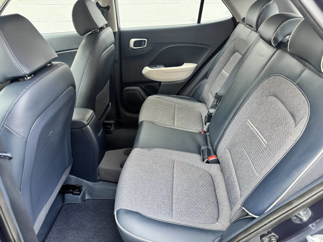 Used 2023 Hyundai Venue Limited w/ Cargo Package image 20