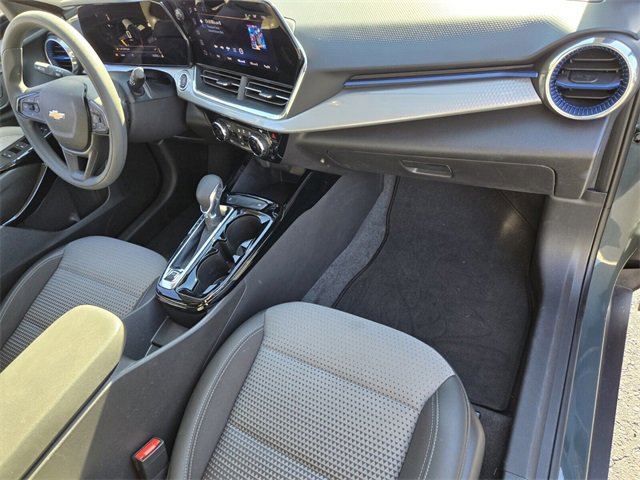 Used 2025 Chevrolet Trax LT image 14