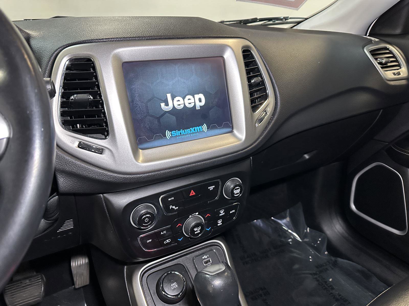 Used 2019 Jeep Compass Latitude w/ Popular Equipment Group image 28