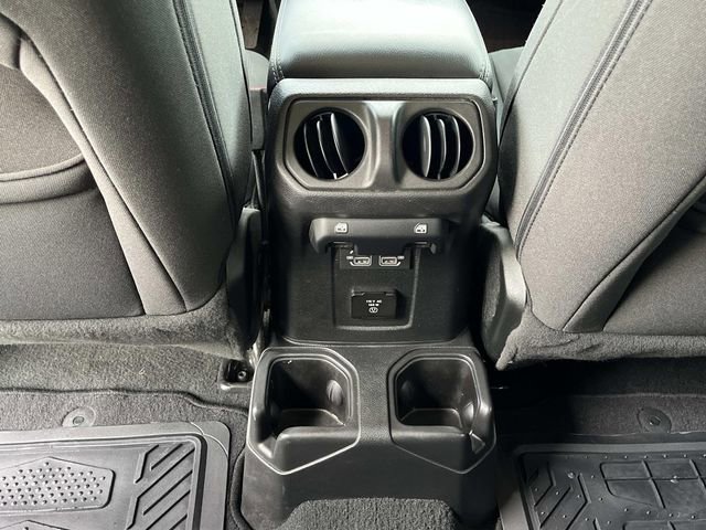 Used 2023 Jeep Wrangler Unlimited Sahara AWD/4WD image 16