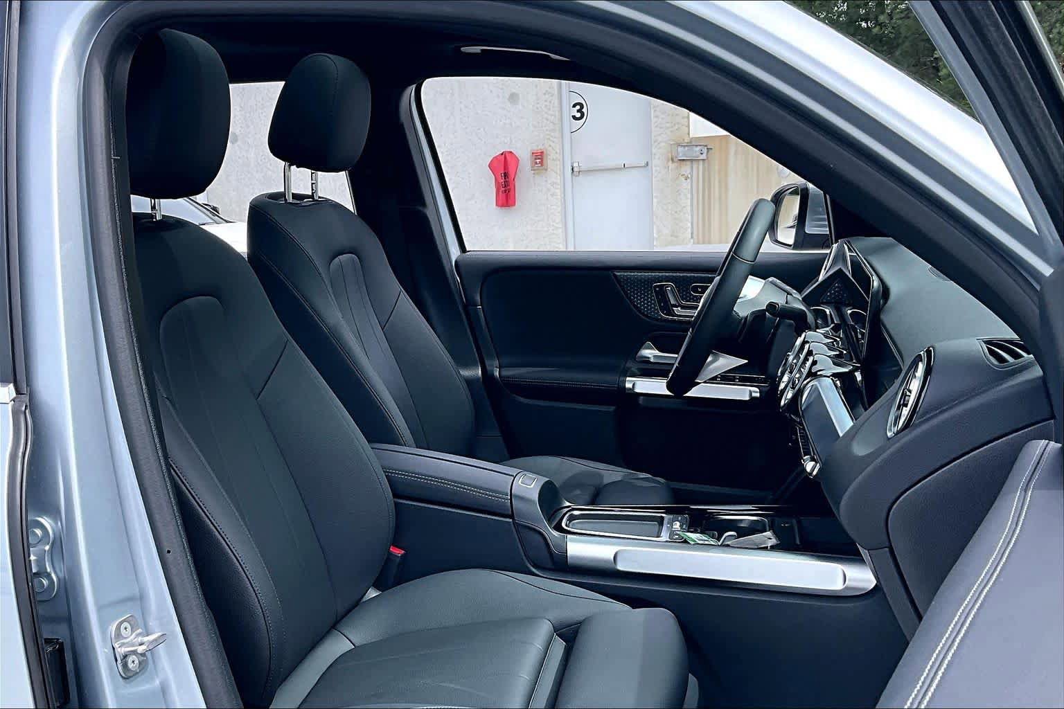Used 2025 Mercedes-Benz GLB 250 image 9
