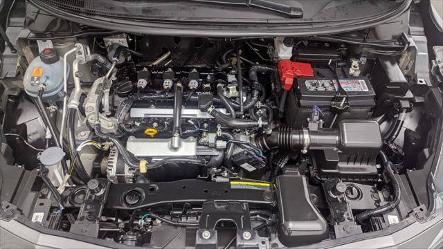 Used 2025 Nissan Versa SR FWD image 33