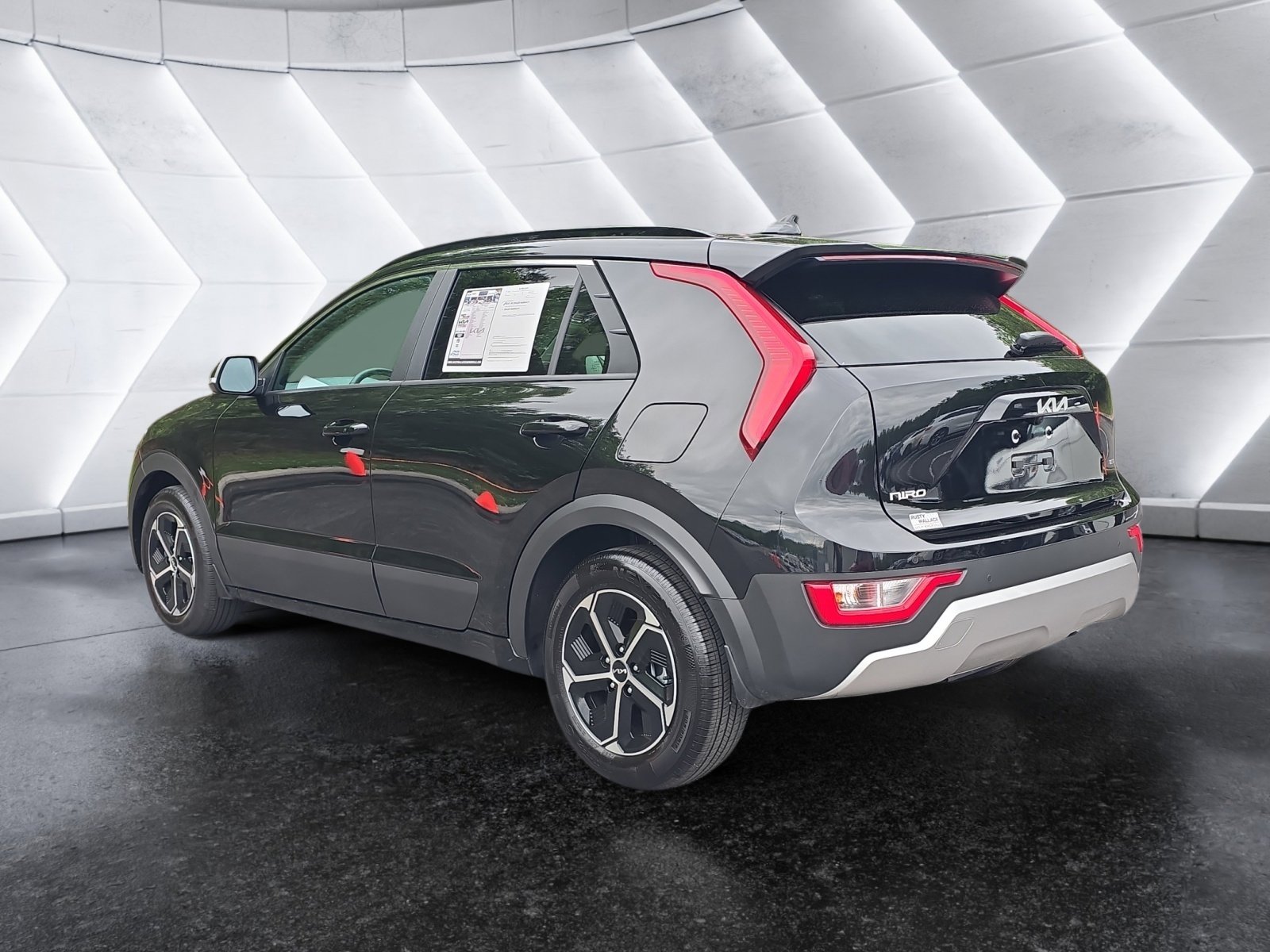 Used 2025 Kia Niro EX FWD image 3