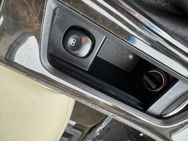 Used 2014 Lincoln MKS AWD w/ Equipment Group 101A image 27