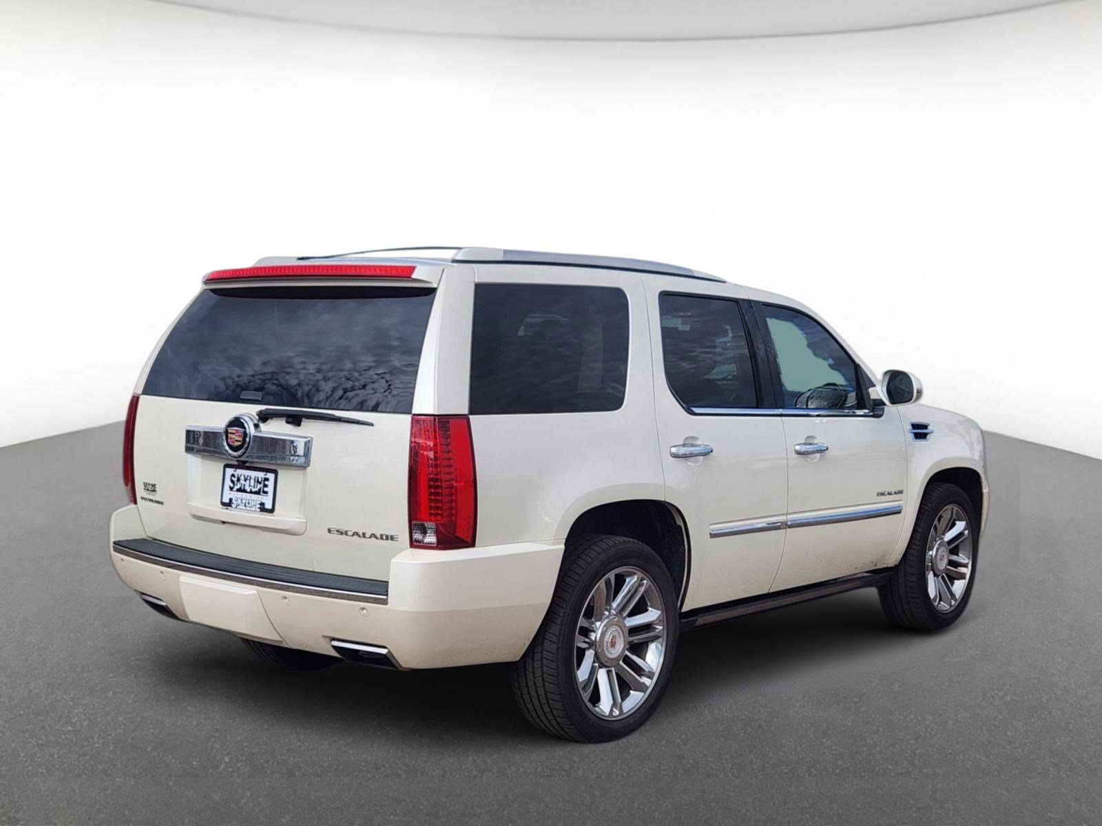 Used 2014 Cadillac Escalade Platinum image 3