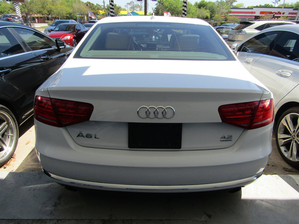 Used 2011 Audi A8 L 4.2 image 3