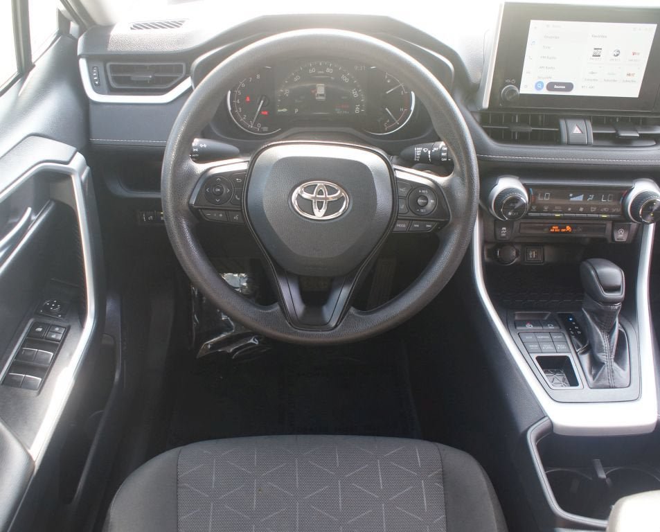 Used 2025 Toyota RAV4 XLE AWD/4WD image 5
