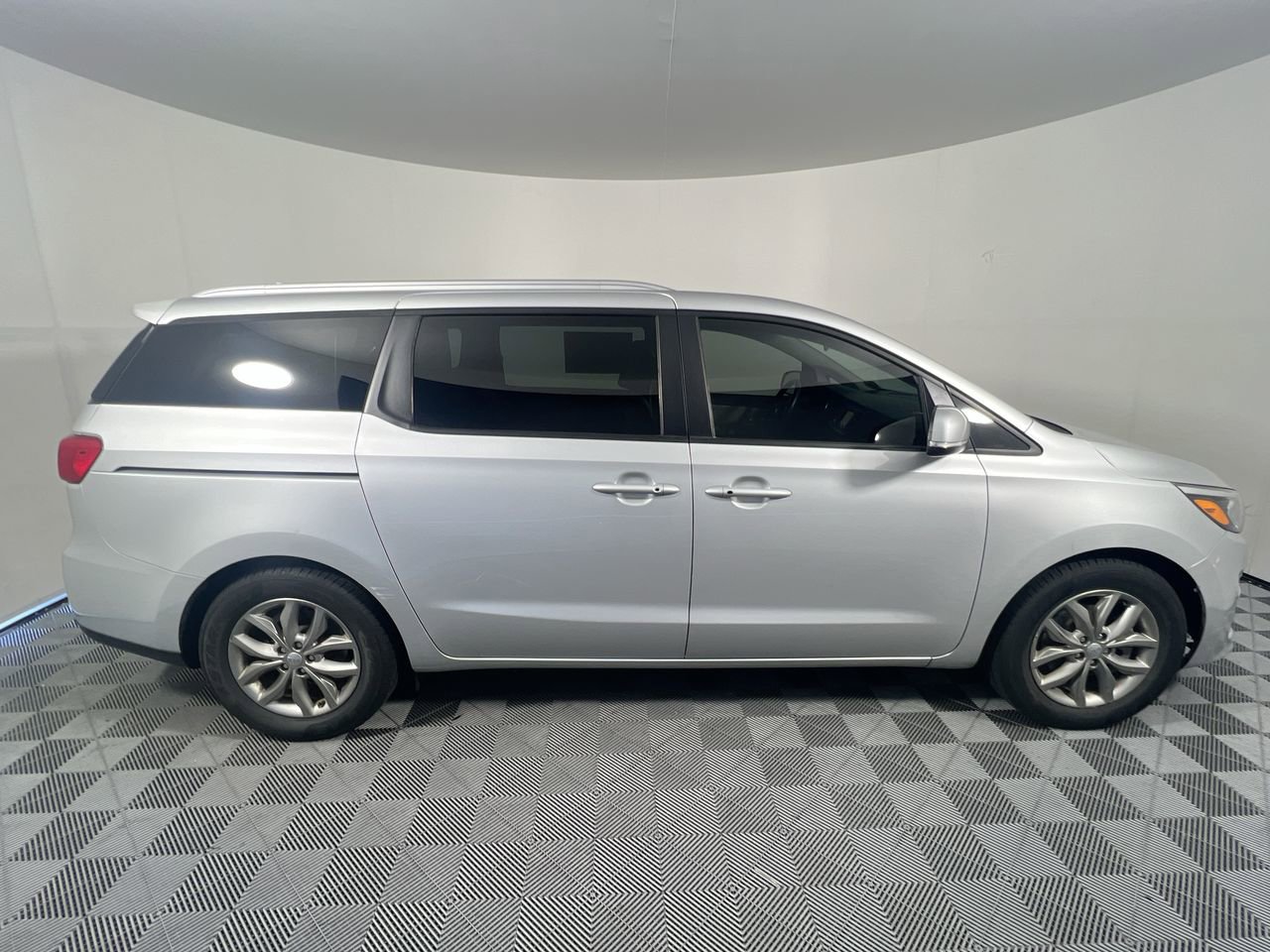 Used 2021 Kia Sedona EX FWD image 2