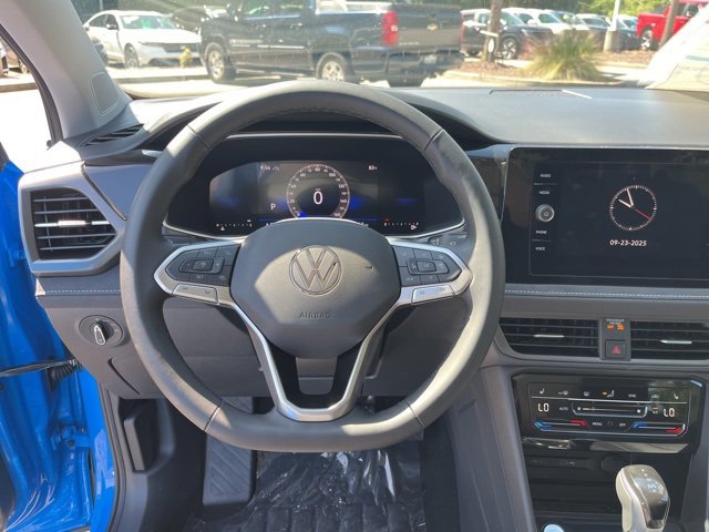 New 2025 Volkswagen Taos SE image 18
