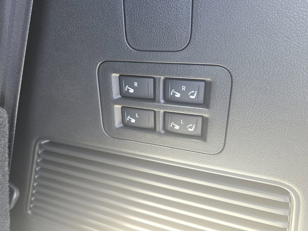 New 2025 Nissan Armada SL w/ Captain's Chari Seat Package image 17
