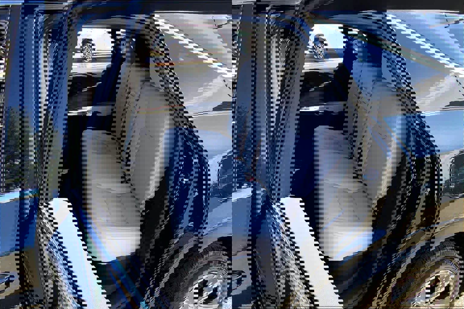 Used 2025 Lexus RX 350 Premium w/ Accessory Package AWD/4WD image 21