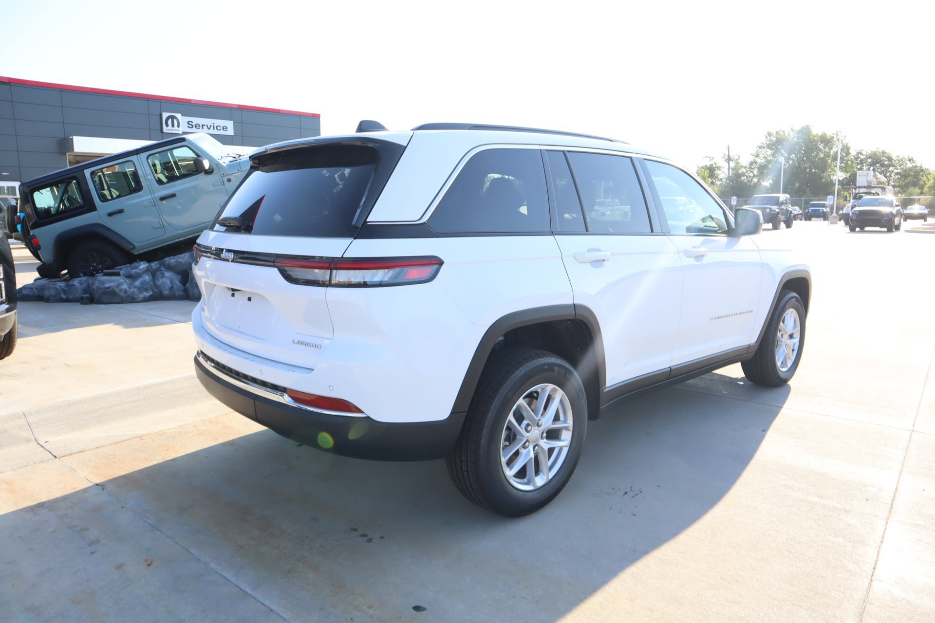 New 2026 Jeep Grand Cherokee Laredo AWD/4WD image 19