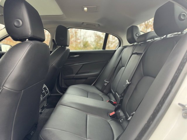 Used 2018 Jaguar XE Premium image 14