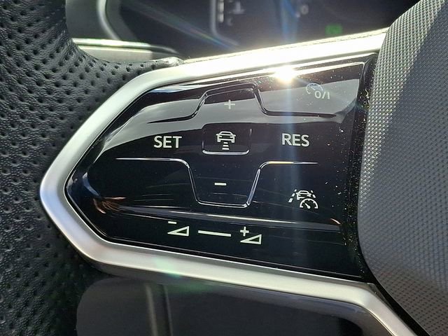 Certified 2023 Volkswagen Tiguan SEL R-Line image 20