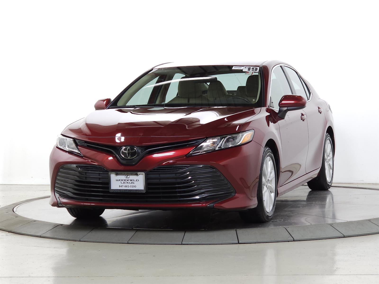 Used 2019 Toyota Camry LE image 4