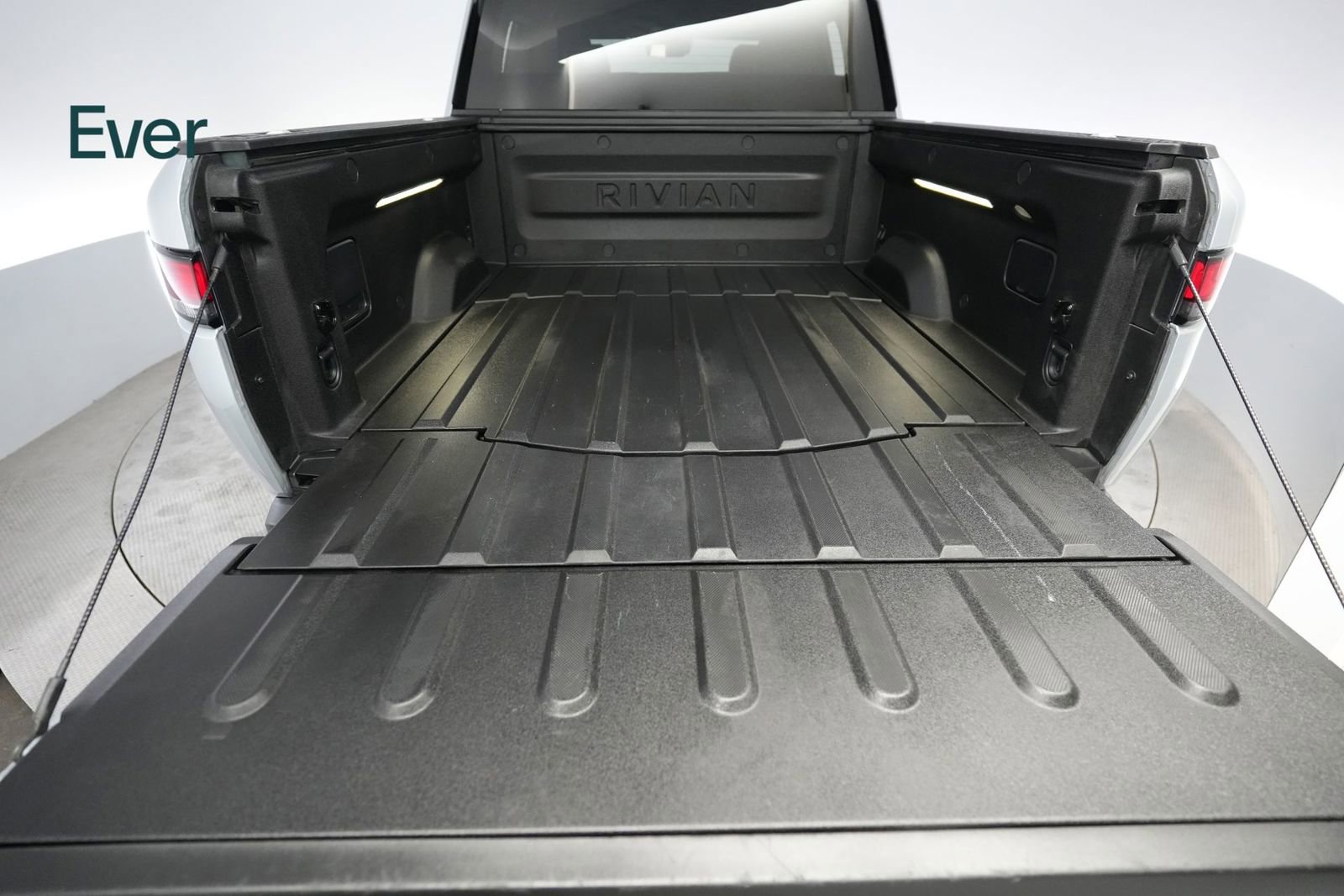 Used 2024 Rivian R1T Adventure AWD/4WD image 8