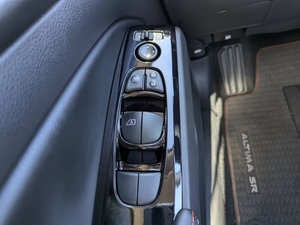 Used 2025 Nissan Altima 2.5 SR w/ SR Premium Package image 23