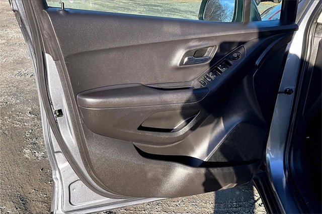 Used 2019 Chevrolet Trax LT w/ LT Convenience Package image 9