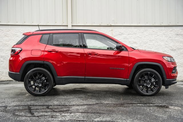 New 2026 Jeep Compass Latitude image 4