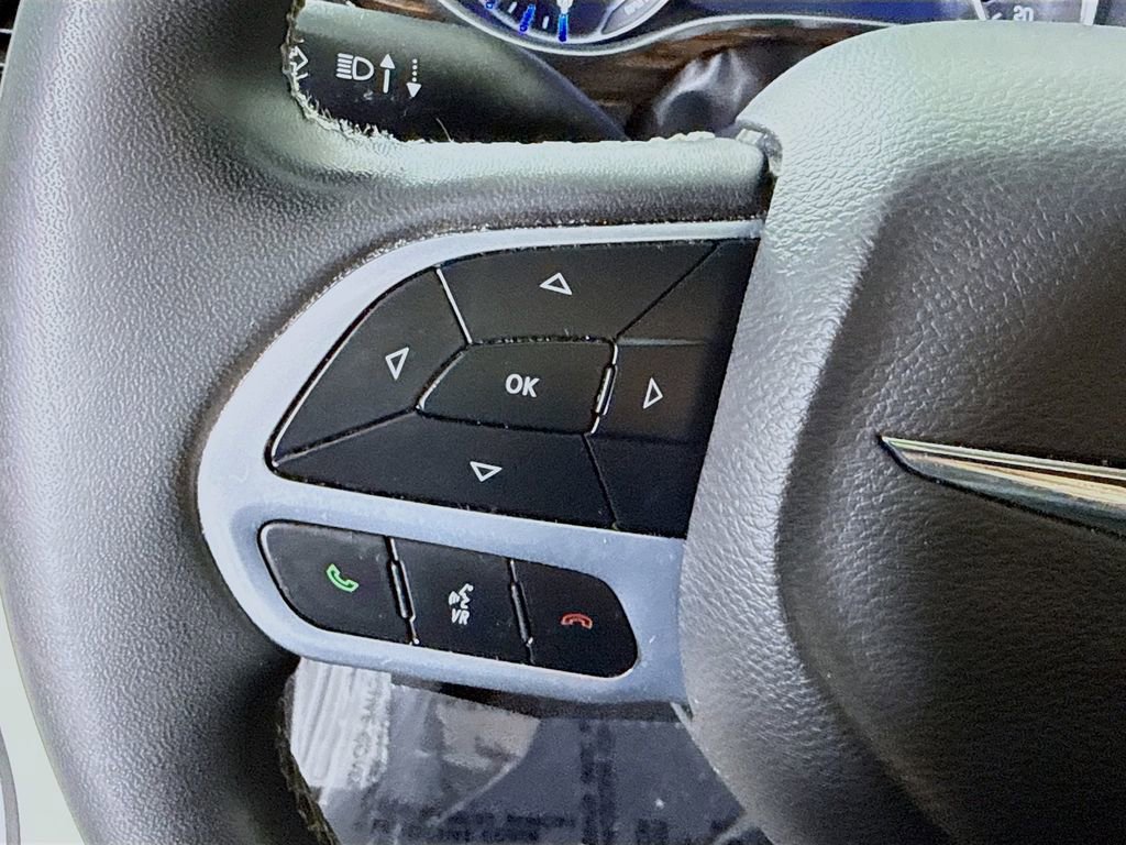 Used 2022 Chrysler Pacifica Limited FWD image 24