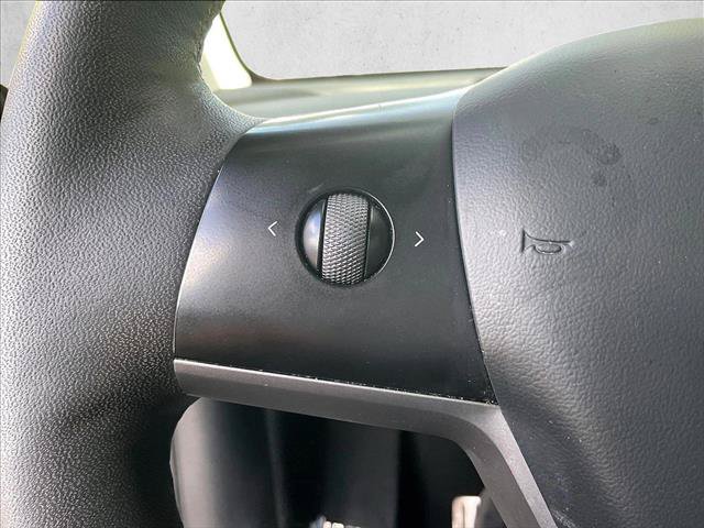 Used 2023 Tesla Model Y Performance AWD/4WD image 18
