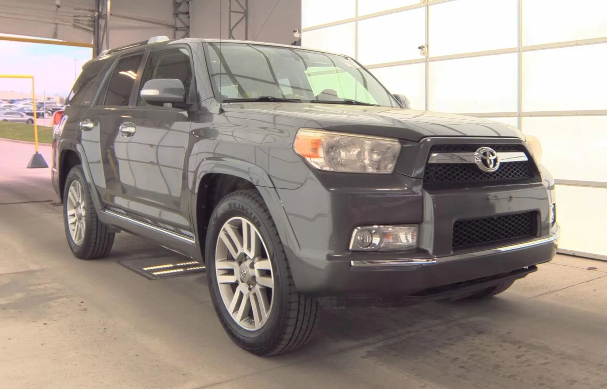 Used 2011 Toyota 4Runner Limited AWD/4WD image 4