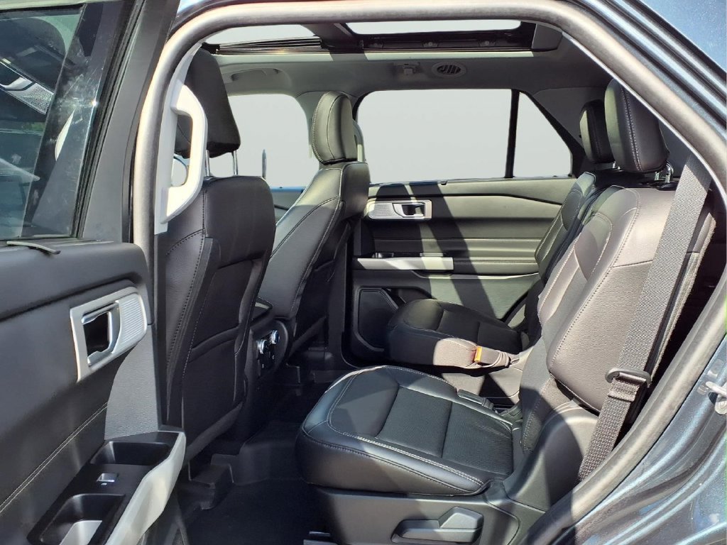 Used 2023 Ford Explorer Limited w/ Limited Technology Package AWD/4WD image 11