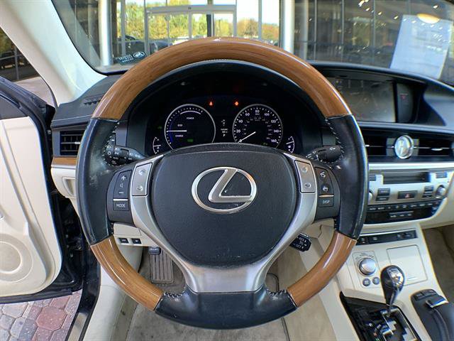 Used 2014 Lexus ES 300h w/ Premium Package w/Bamboo Trim FWD image 14