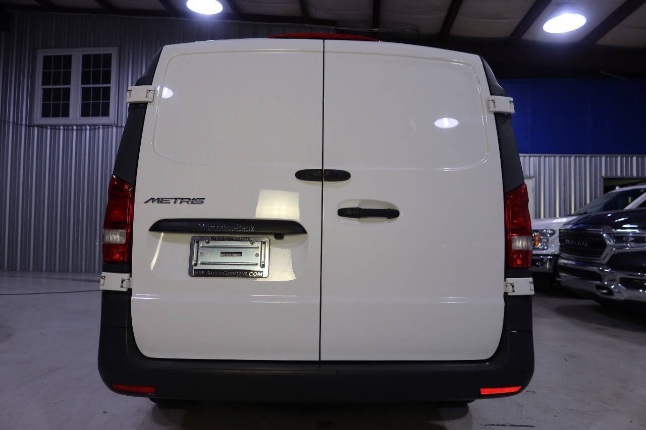 Used 2016 Mercedes-Benz Metris image 4