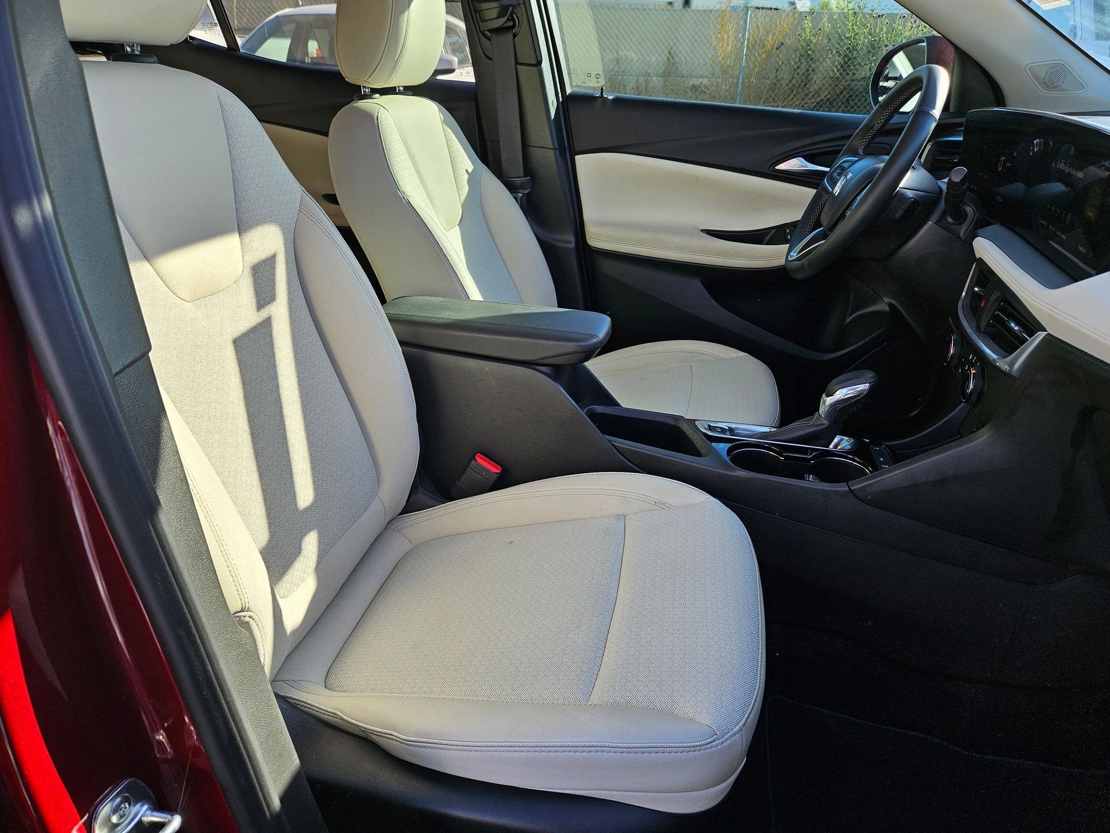 Used 2024 Buick Encore GX Preferred w/ Comfort Package FWD image 32